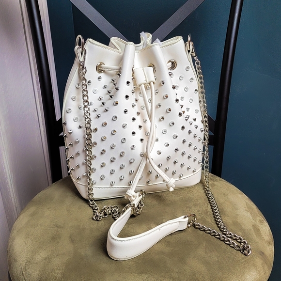 All White Spiked Bucket Bag - Picture 1 of 8
